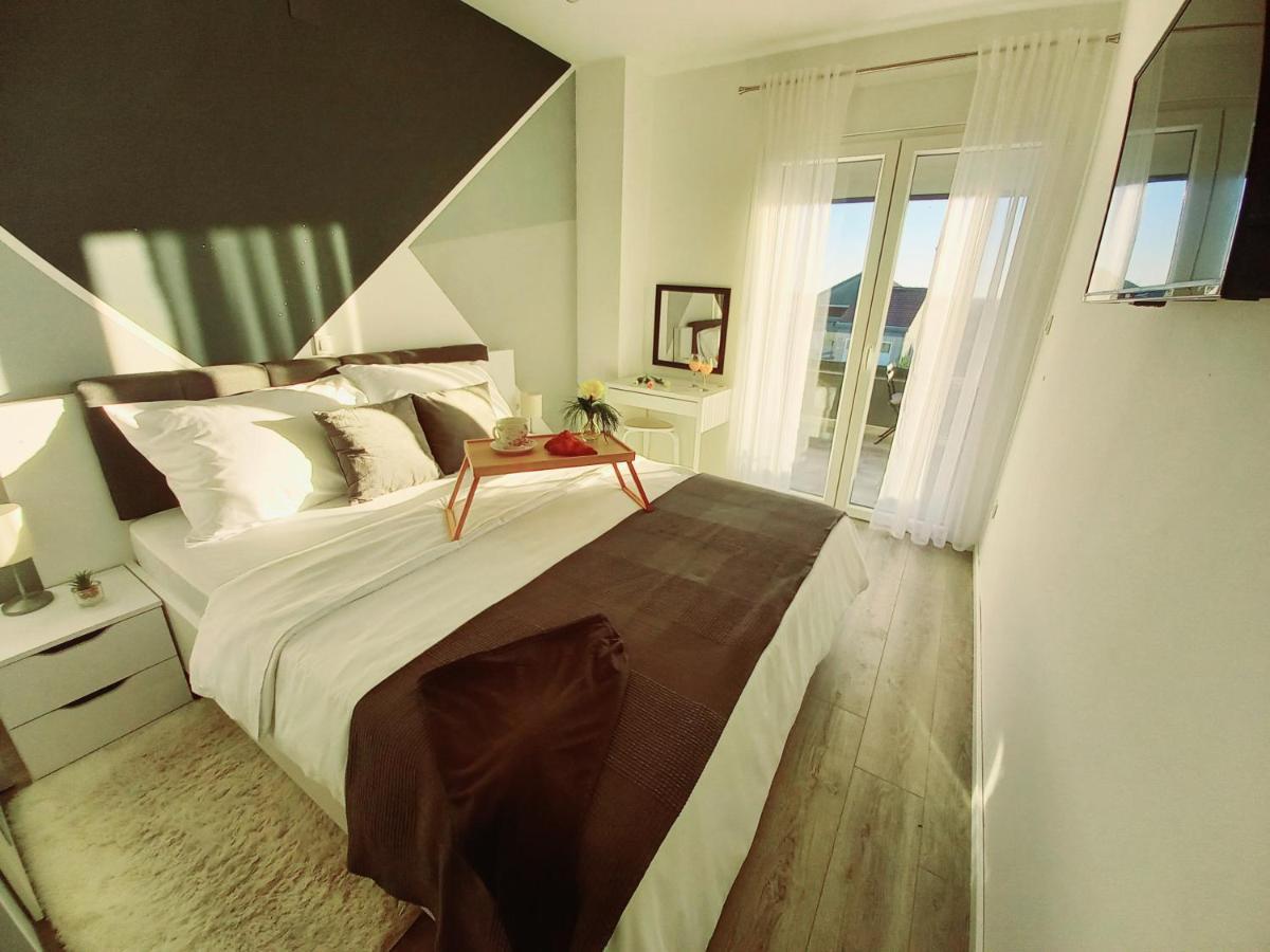 Villa Tia With Heated Pool & Jacuzzi Murvica  Exteriör bild