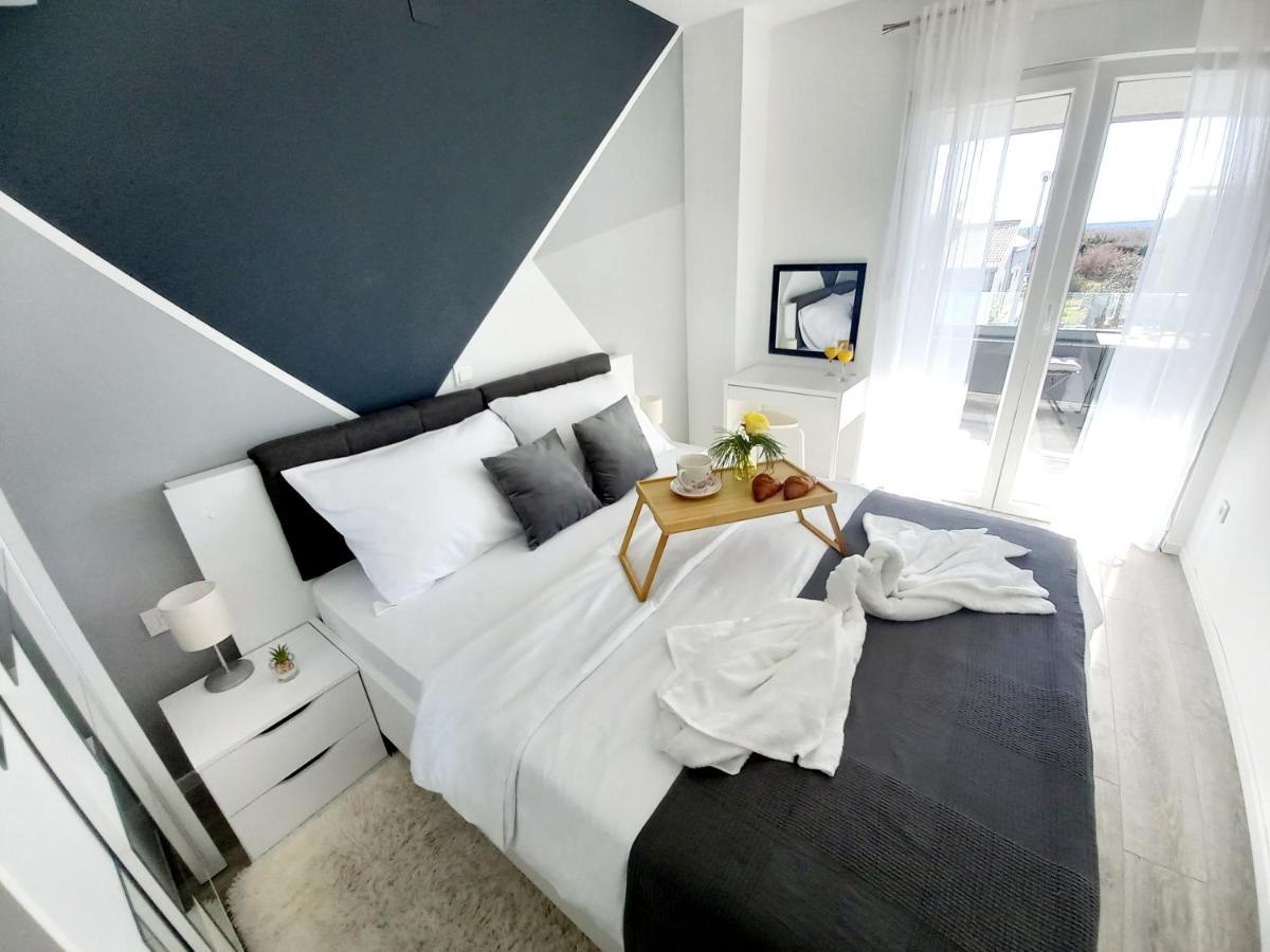 Villa Tia With Heated Pool & Jacuzzi Murvica  Exteriör bild