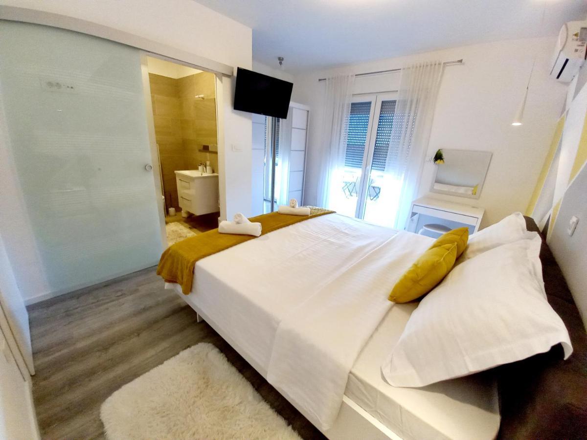 Villa Tia With Heated Pool & Jacuzzi Murvica  Exteriör bild