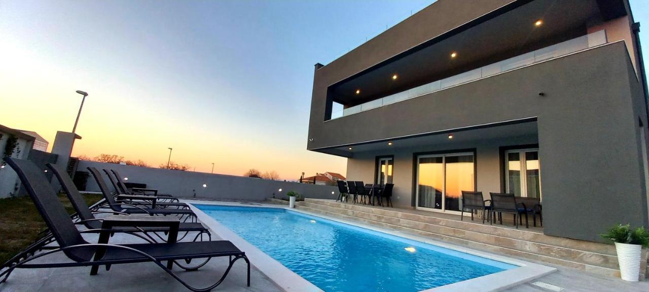 Villa Tia With Heated Pool & Jacuzzi Murvica  Exteriör bild