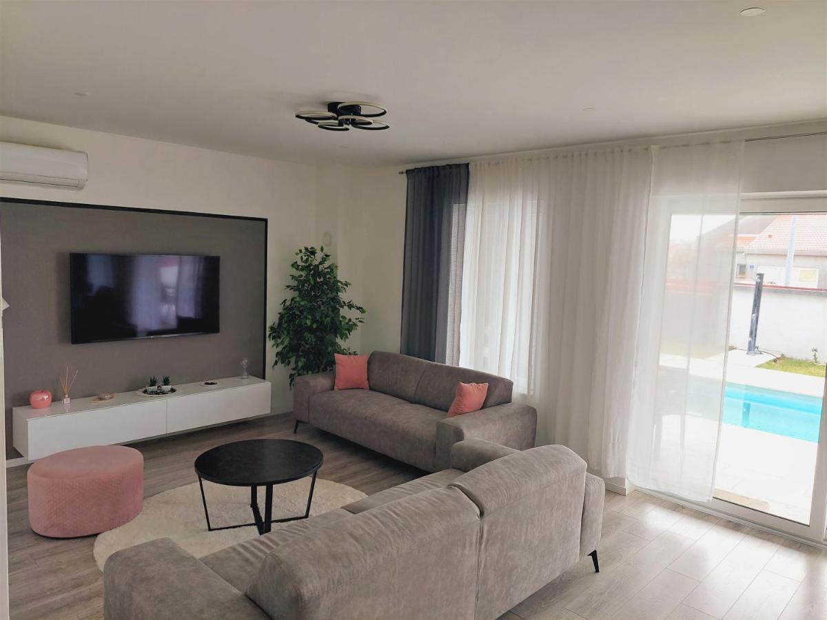Villa Tia With Heated Pool & Jacuzzi Murvica  Exteriör bild