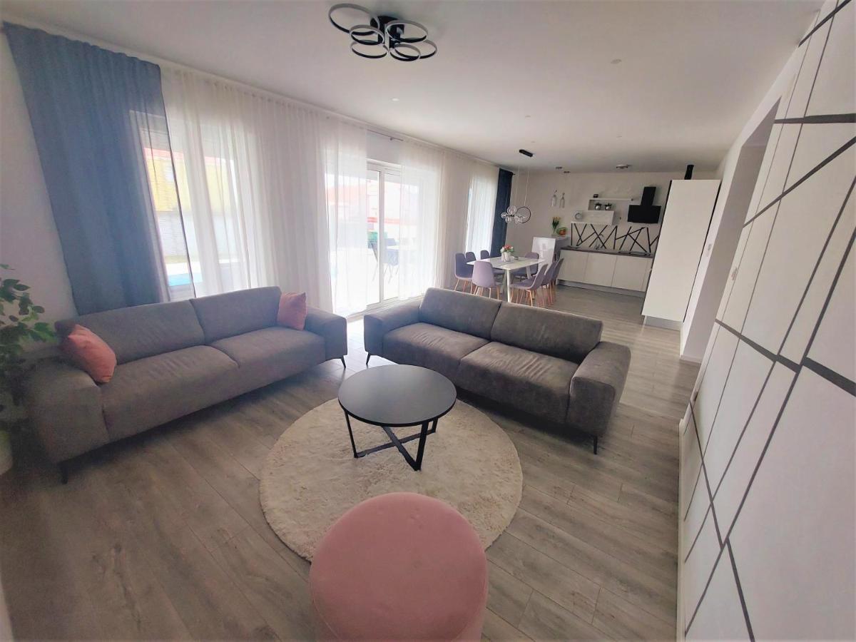 Villa Tia With Heated Pool & Jacuzzi Murvica  Exteriör bild